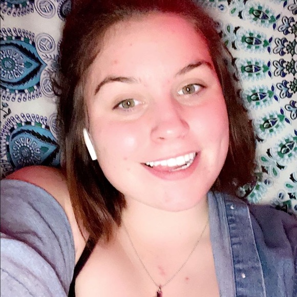 Profile Picture of Grace Bausick (@gracebausick) on Poshmark