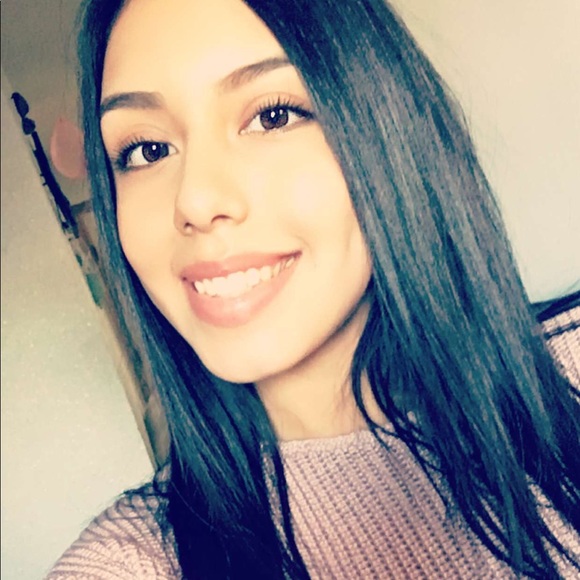 Profile Picture of Lucy Figueroa (@lucyfm1) on Poshmark