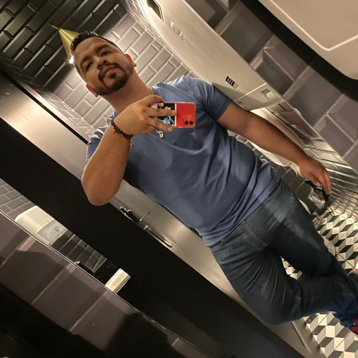Profile Picture of Kenneth_giron_ (@kntgironsocial) on Tiktok