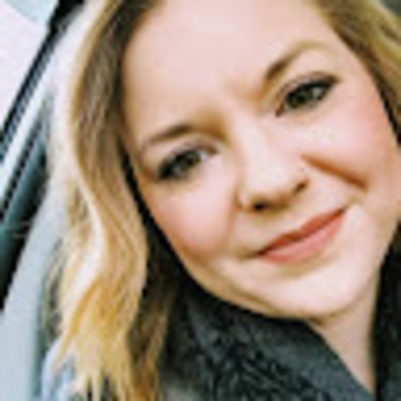 Profile Picture of Hayley Mierau (@hmierau) on Poshmark