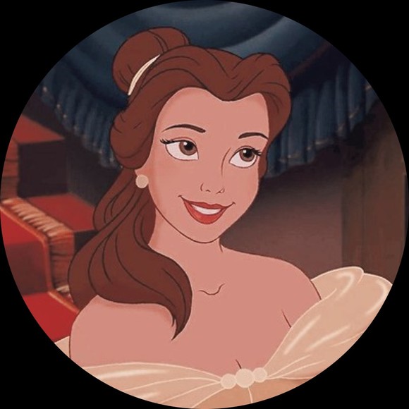 Profile Picture of Julianne Lowe (@jlwe05) on Poshmark