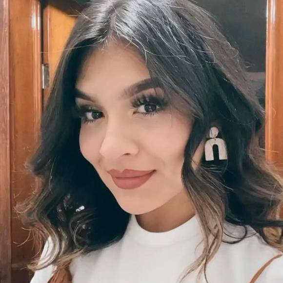 Profile Picture of Daniela Frias (@daniela_xdrakee) on Poshmark