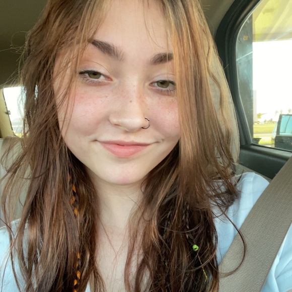 Profile Picture of Skiyelee Testerman (@skiyelee_t) on Poshmark