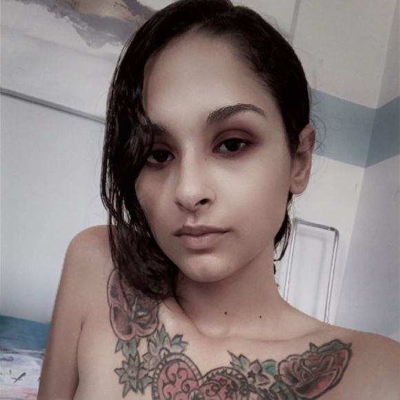 Profile Picture of Jasmin Aloyo (@jasminaloyo) on Poshmark