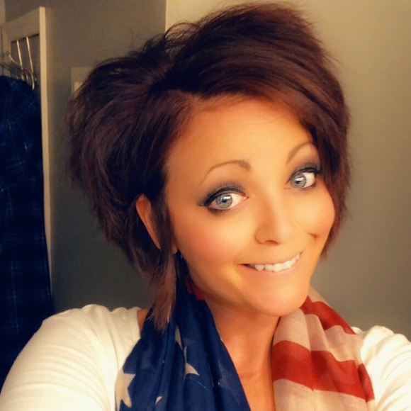 Profile Picture of Sam Marsh (@sam107921) on Poshmark