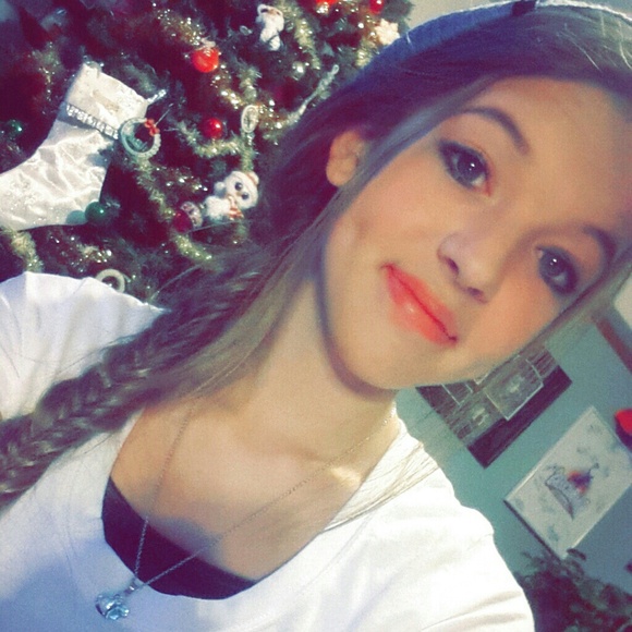 Profile Picture of Brianna Westgate (@its_brii) on Poshmark