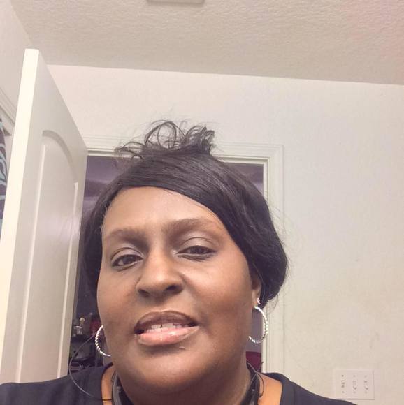 Profile Picture of Schantereal Reynolds (@terra9999) on Poshmark
