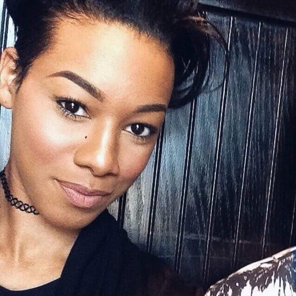 Profile Picture of Folasade O (@fogunfow) on Poshmark