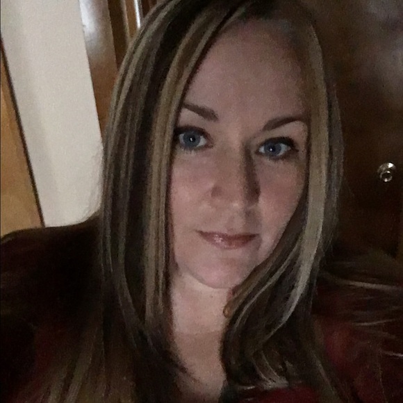 Profile Picture of Amanda Bernhardt (@mmmmmmmmmm7) on Poshmark
