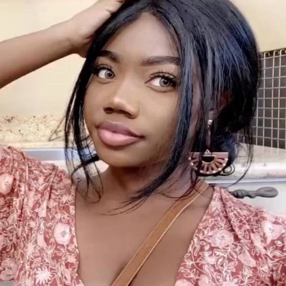 Profile Picture of Ariel Ryan (@adreamingstarr) on Poshmark