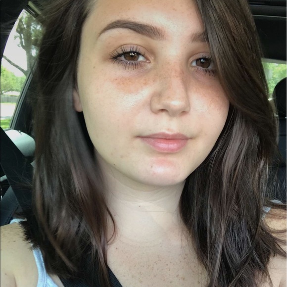 Profile Picture of Mackenzie Campbell (@mackenz1098) on Poshmark