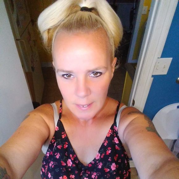 Profile Picture of Tiffany Maslen (@tiffanymaslen) on Poshmark