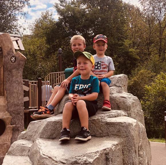 Profile Picture of Kourtni Knill (@kroberts52687) on Poshmark