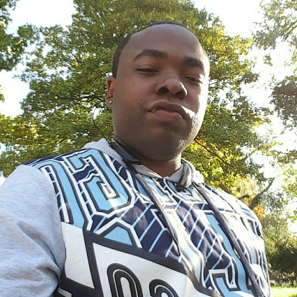 Profile Picture of Bryant Edwards (@bryant4803) on Poshmark