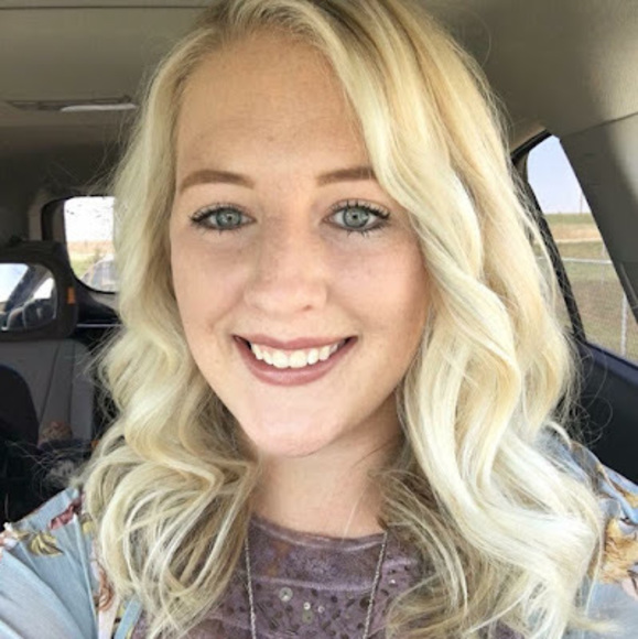 Katie Grevengoed - Poshmark Profile Picture of Katie Grevengoed (@krfoss91) on Poshmark