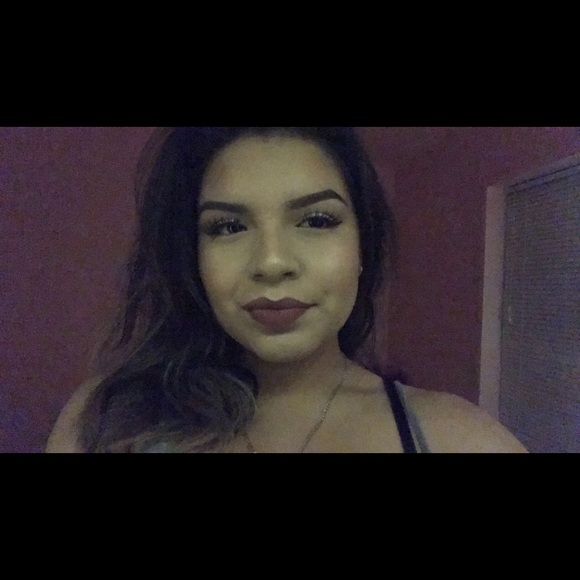 Profile Picture of Araceli Contreras (@araceli_1415) on Poshmark