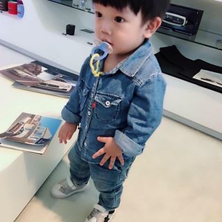 Profile Picture of 黃根鵬 (@&) on Facebook