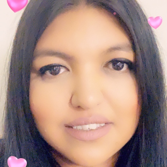 Profile Picture of Claudia Cuellar (@claudiacuellar) on Poshmark