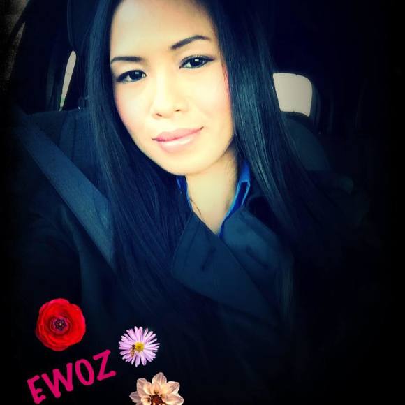 Profile Picture of Zoe Vandyck (@ewoz) on Poshmark