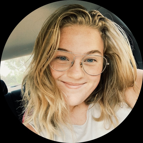 Profile Picture of Baylie Wycoff (@bayliekay31) on Poshmark