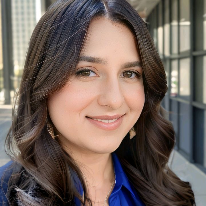 Profile Picture of Caffeinated Real Estate Agent (@miriamchoke) on Tiktok