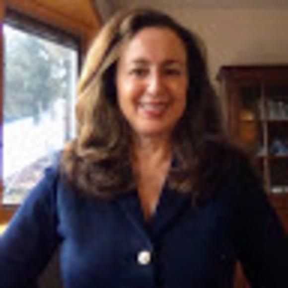 Profile Picture of Cynthia Binns (@cynthiabinns) on Poshmark