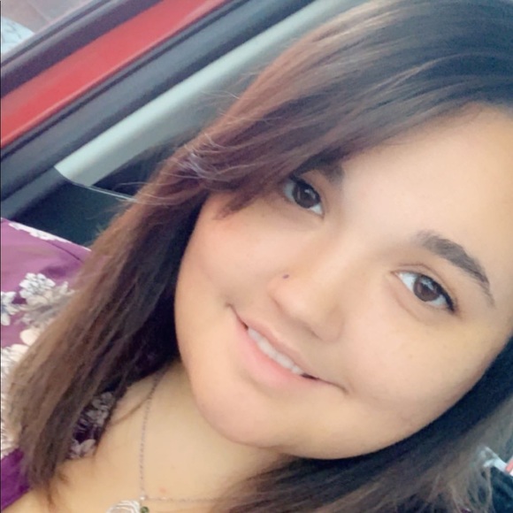 Profile Picture of Ashley Werts (@a_werts) on Poshmark
