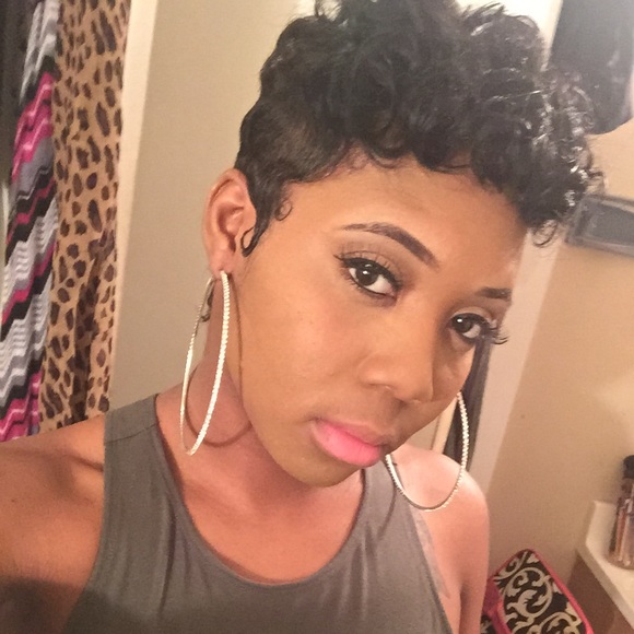 Profile Picture of Kiasha Moore (@kiasham10) on Poshmark