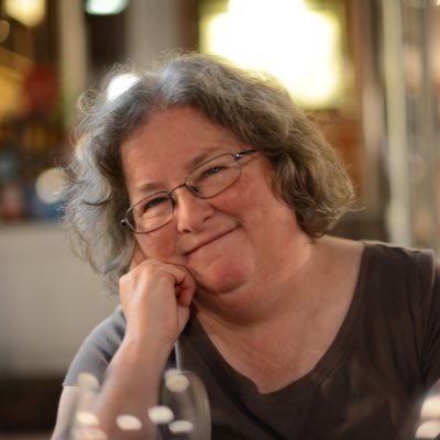 Profile Picture of Lindsay Roberts (@lindsayeroberts) on Twitter