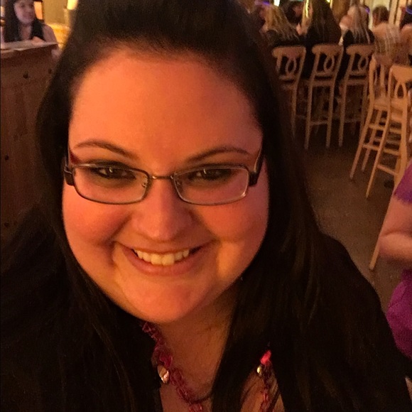 Profile Picture of Ashley Barrows (@sasshley1717) on Poshmark