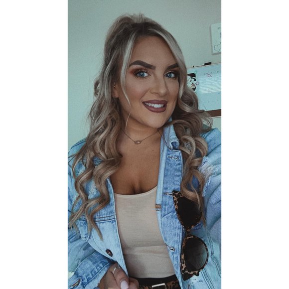 Profile Picture of Victoria Leonardo (@torirose_xoxo) on Poshmark