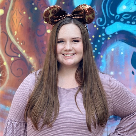 Profile Picture of Nichole Hinkle (@coleyboley14) on Poshmark