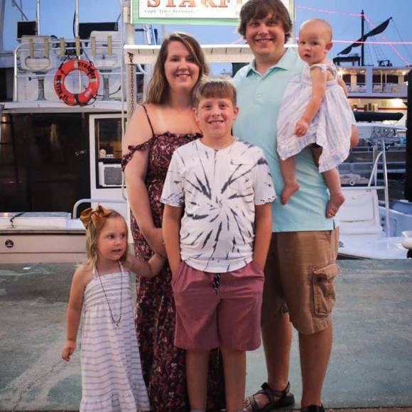 Profile Picture of Delaney Daves (@delaney_daves) on Poshmark