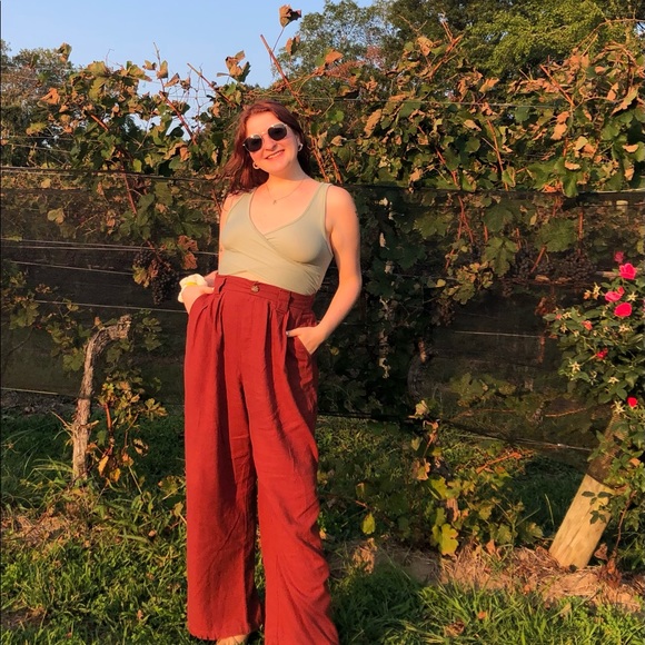Profile Picture of Carley Bamundo (@carleyyb97) on Poshmark