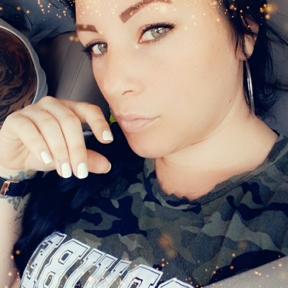Profile Picture of Amanda Allemand (@imsochic) on Poshmark