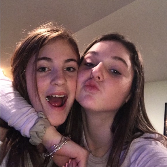 Profile Picture of Julianna Zito (@juliannazito) on Poshmark