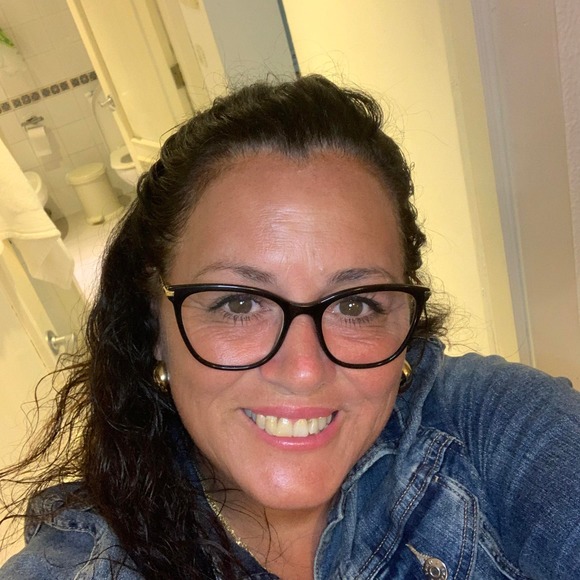 Profile Picture of Lisa-ann Gauthier (@lisa_carl137) on Poshmark