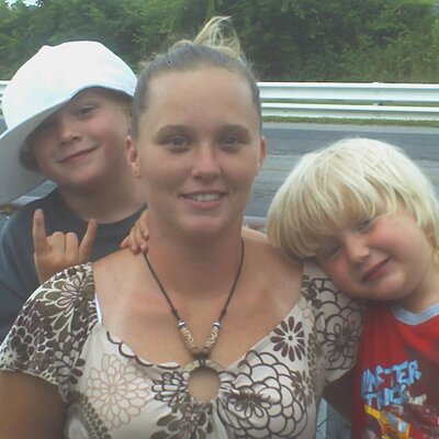 Profile Picture of Nicole Hatfield (@nikkihatfield) on Twitter