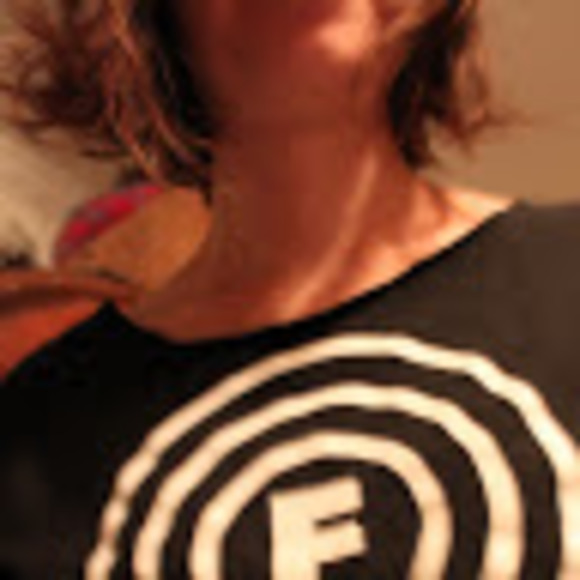 Profile Picture of Melissa Sowards (@melissasowards) on Poshmark