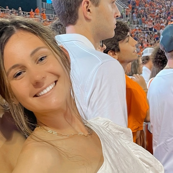 Profile Picture of Riley Manning (@rileygmanning) on Poshmark