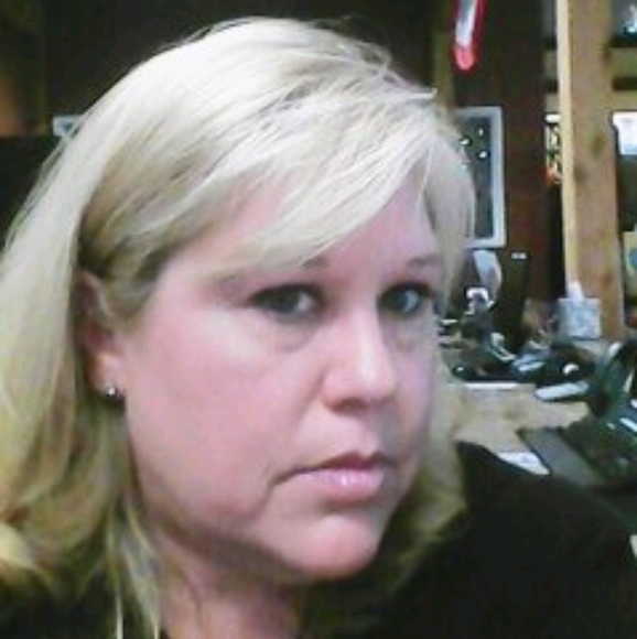 Profile Picture of Karmen Chisham (@kchisham1) on Poshmark