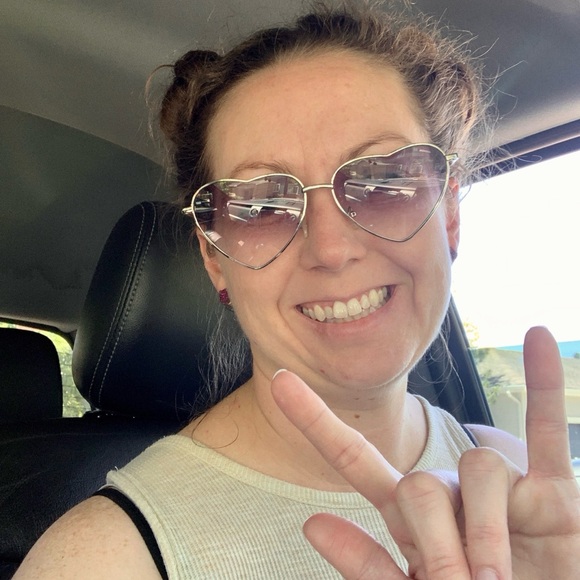 Profile Picture of Heather Hilgers (@heather41010) on Poshmark