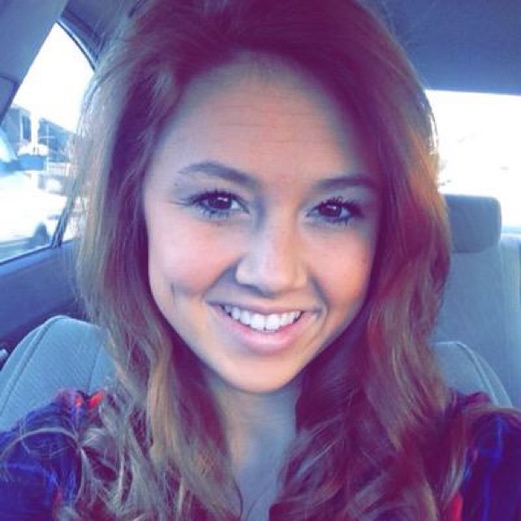 Profile Picture of Makayla Thomas (@makaylathomas93) on Poshmark