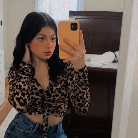 Lisbeth Peña - Poshmark Profile Picture of Lisbeth Peña (@mika522) on Poshmark