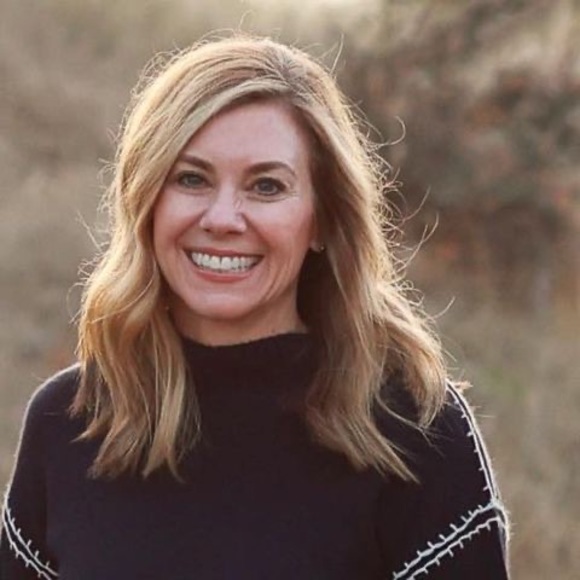 Profile Picture of Jennifer Gillock lewis (@jennifergillock) on Poshmark