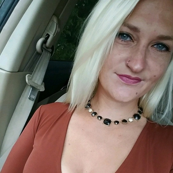 Profile Picture of Lindsay Remley (@lnremley) on Poshmark