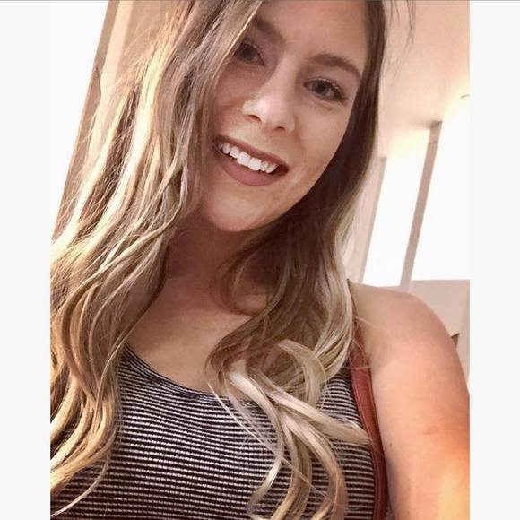 Profile Picture of Vicky Klein (@vickyklein3) on Poshmark