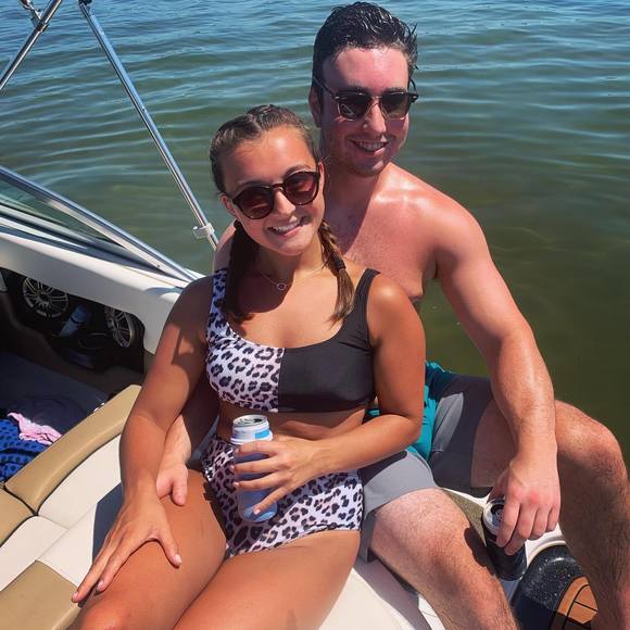 Profile Picture of Danielle Valois (@daniellevalois) on Poshmark