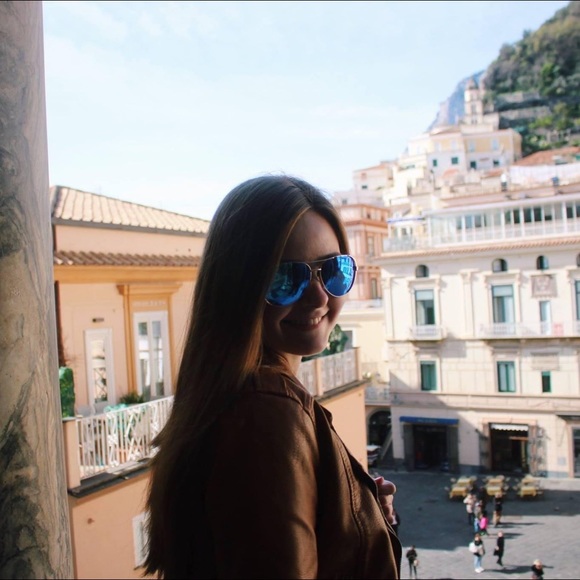 Profile Picture of Auris Campagnone (@auriscamp) on Poshmark