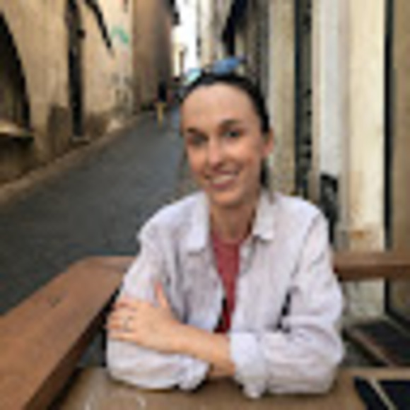 Profile Picture of Phoebe Hillemann (@phoebe_eliz) on Poshmark